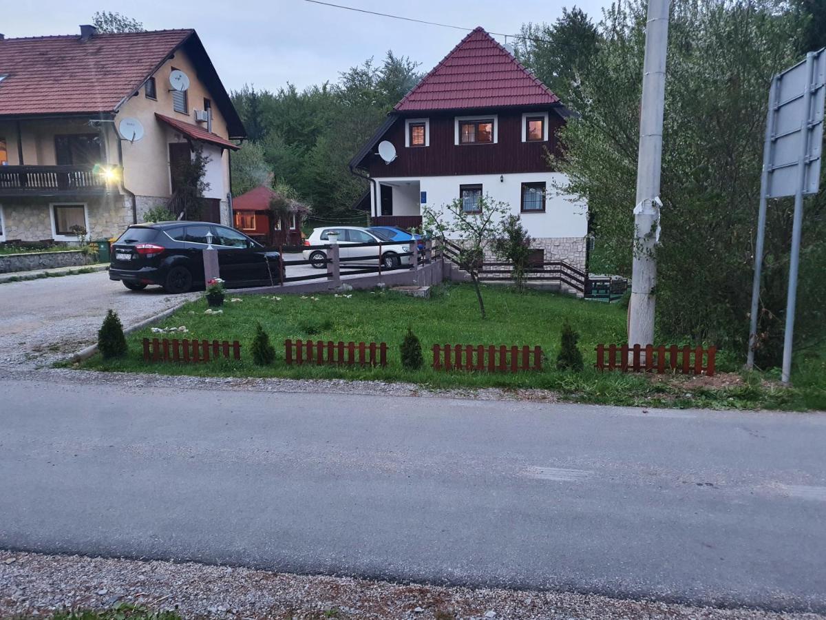 Guest House Wolf II Plitvička Jezera Exteriör bild